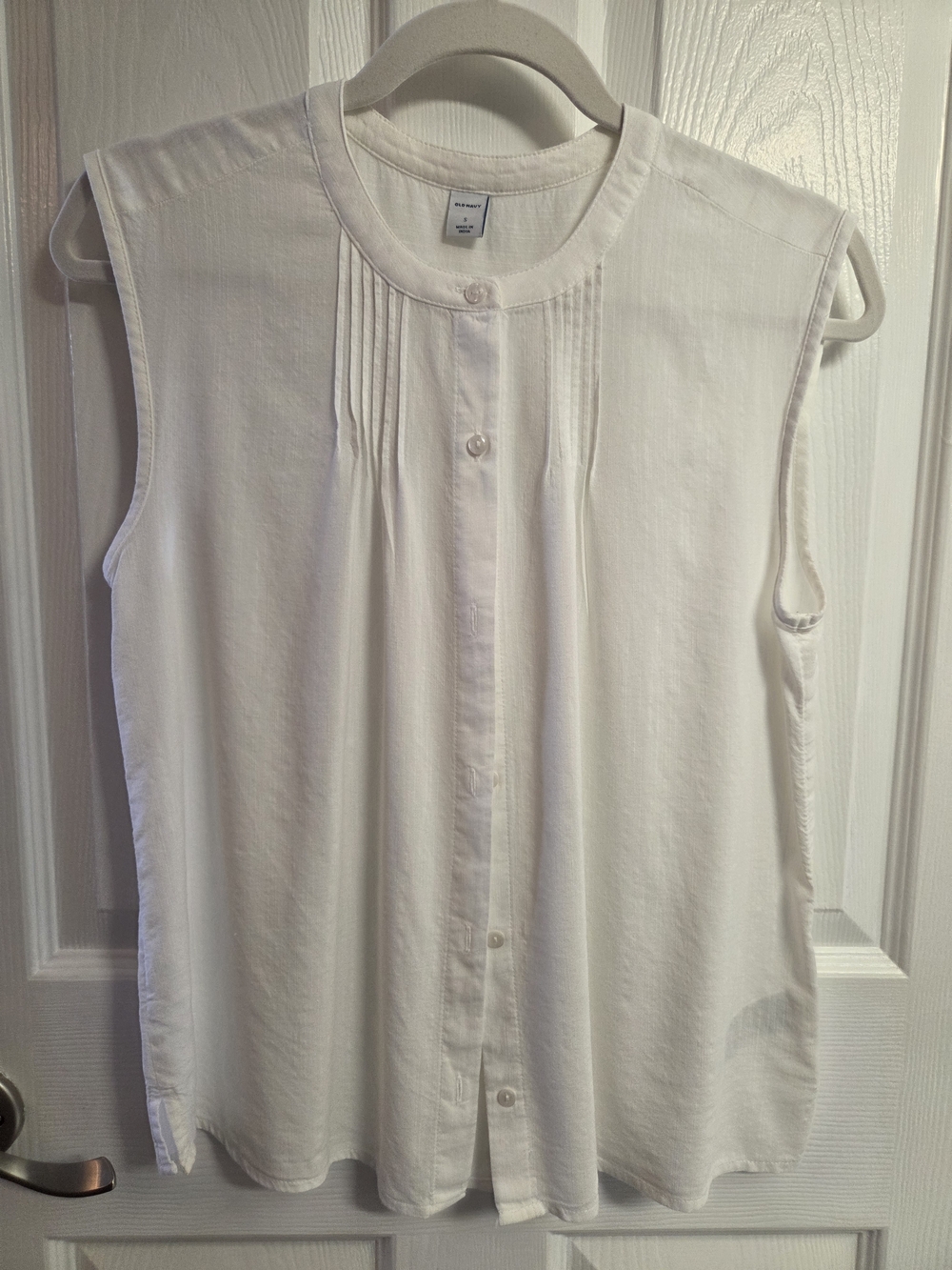 Old Navy White Sleeveless Pintuck Button Front Top